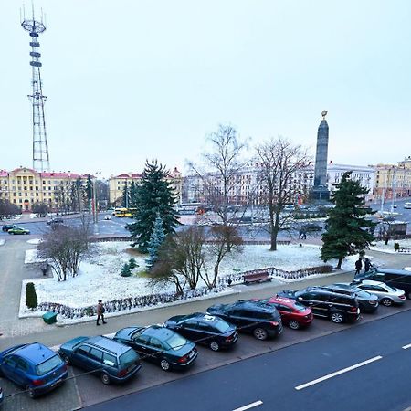 So Fashionable Apartment In The Heart Of Минск Екстериор снимка