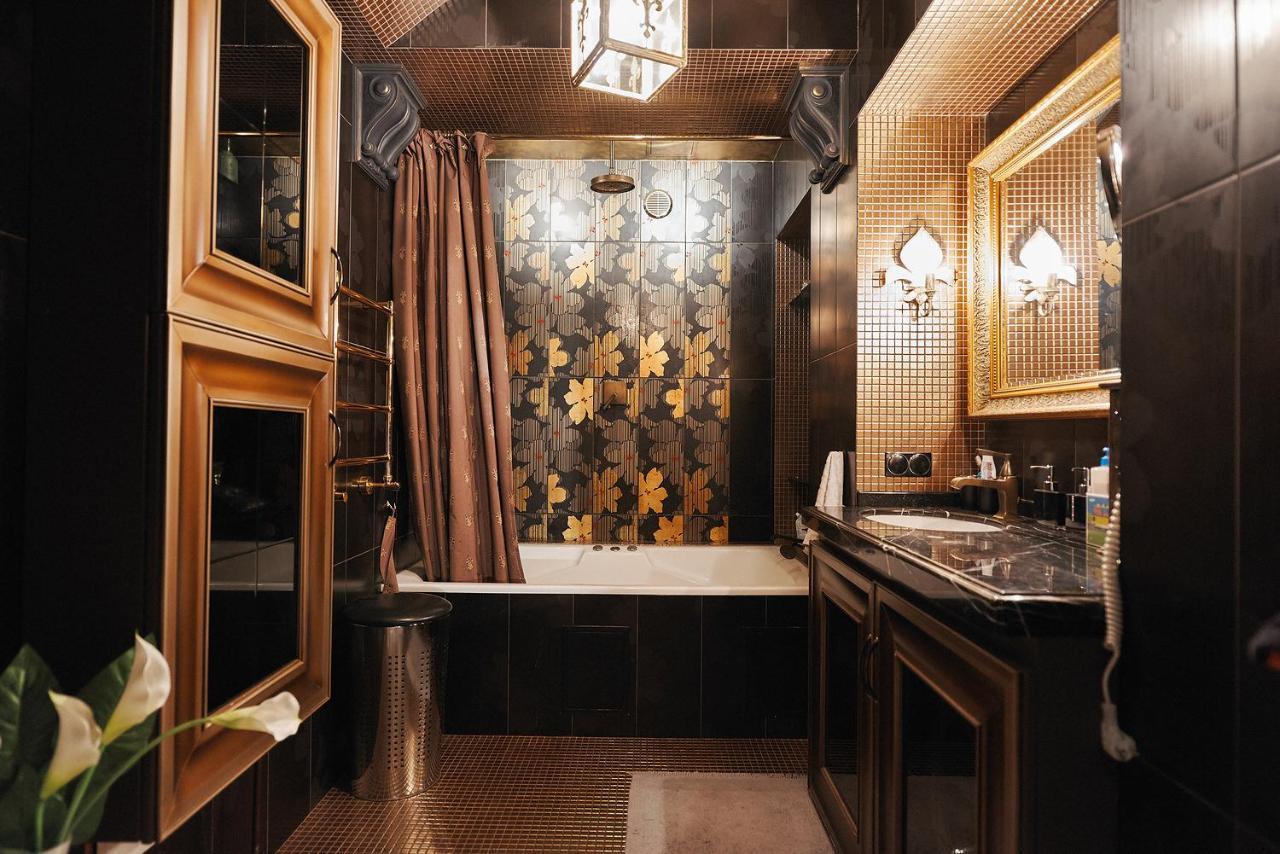 So Fashionable Apartment In The Heart Of Минск Екстериор снимка