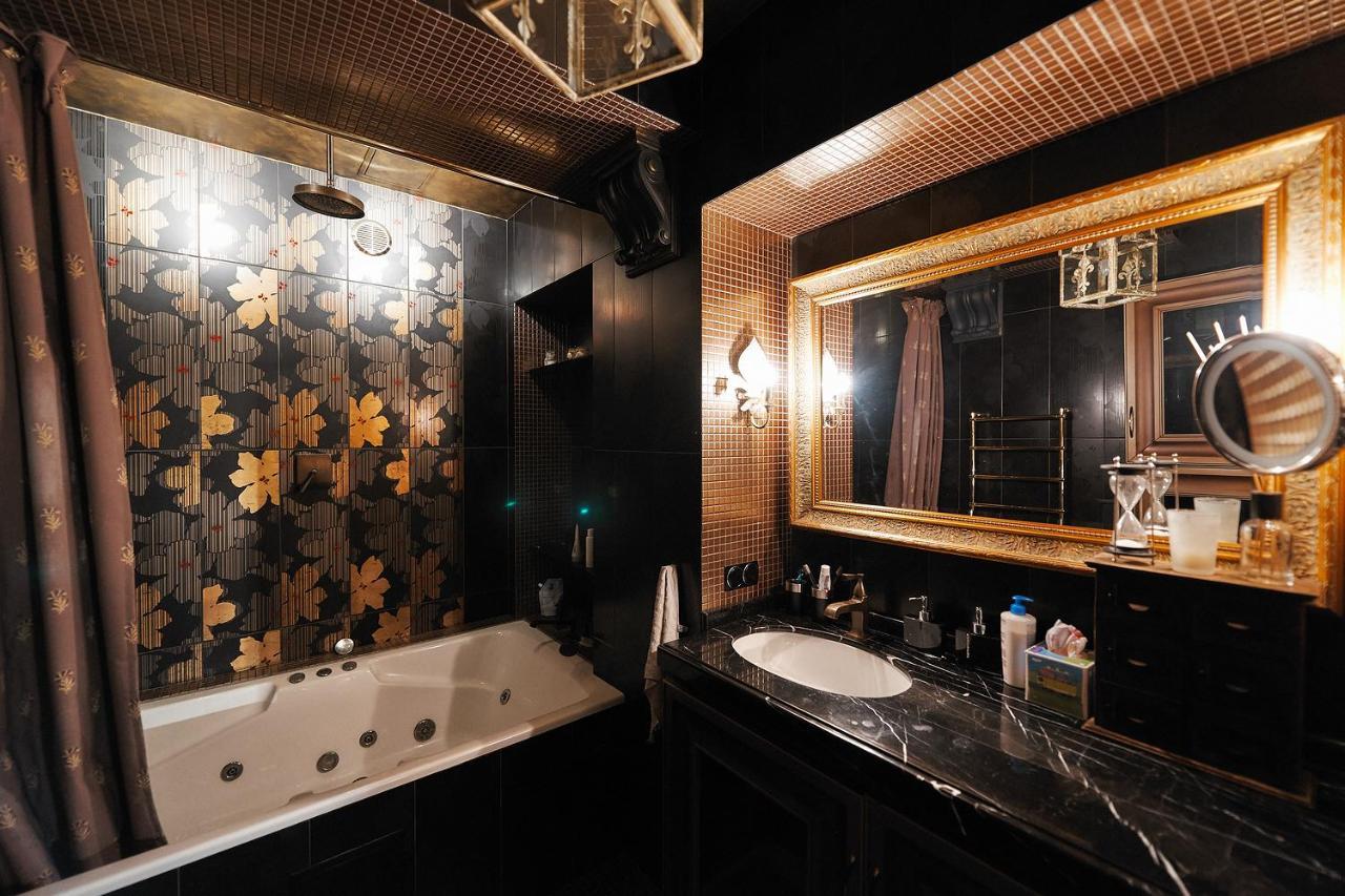 So Fashionable Apartment In The Heart Of Минск Екстериор снимка