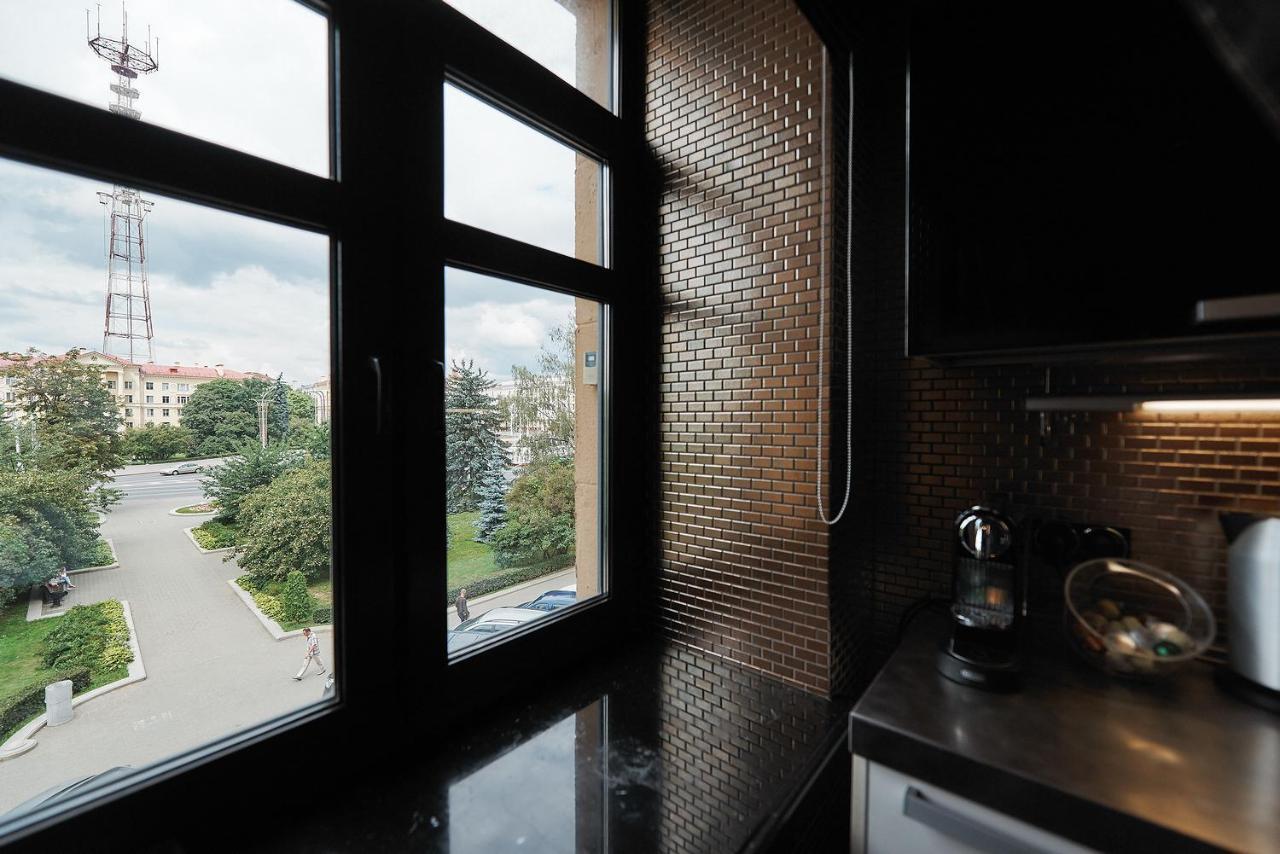So Fashionable Apartment In The Heart Of Минск Екстериор снимка