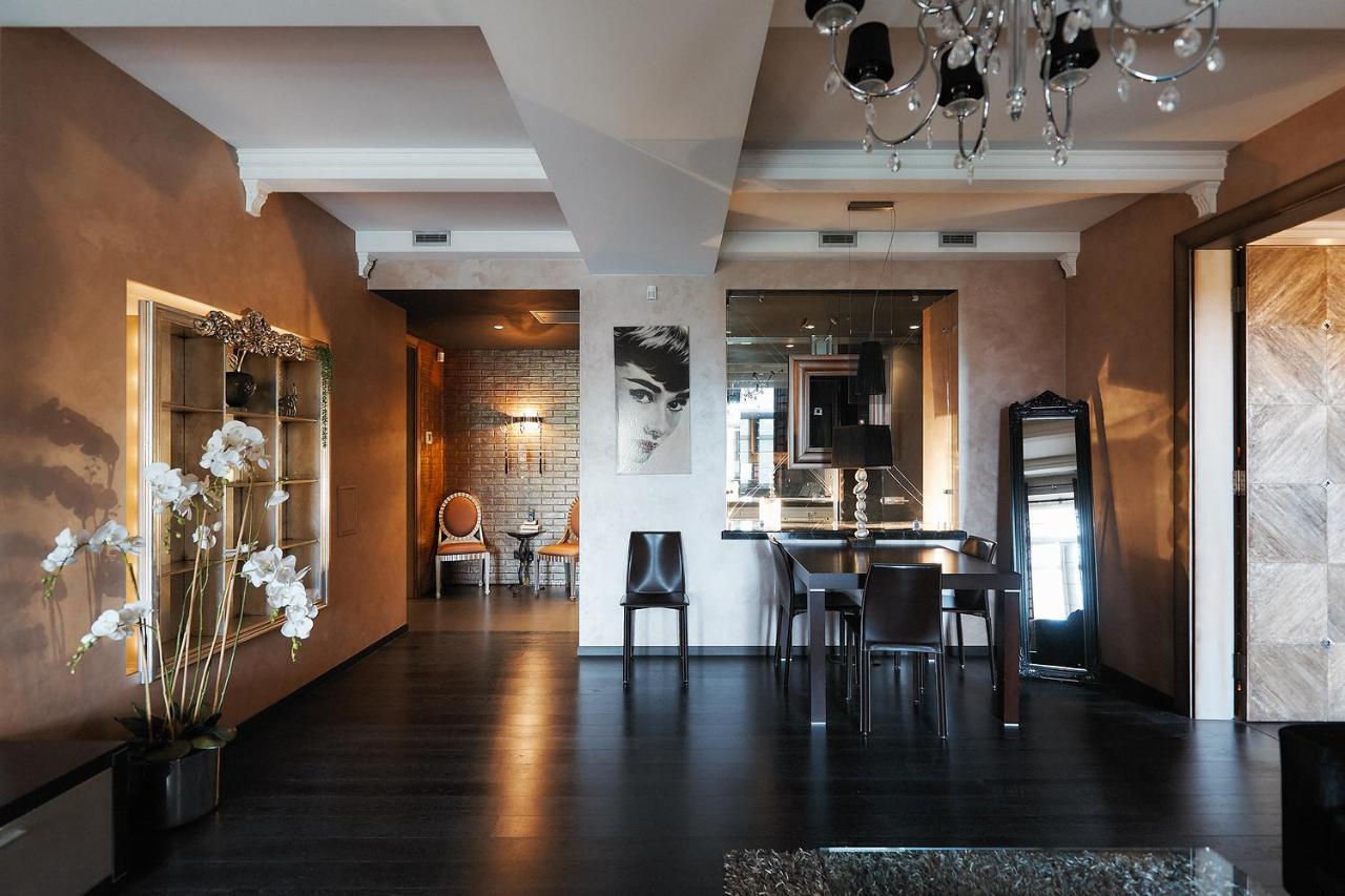 So Fashionable Apartment In The Heart Of Минск Екстериор снимка