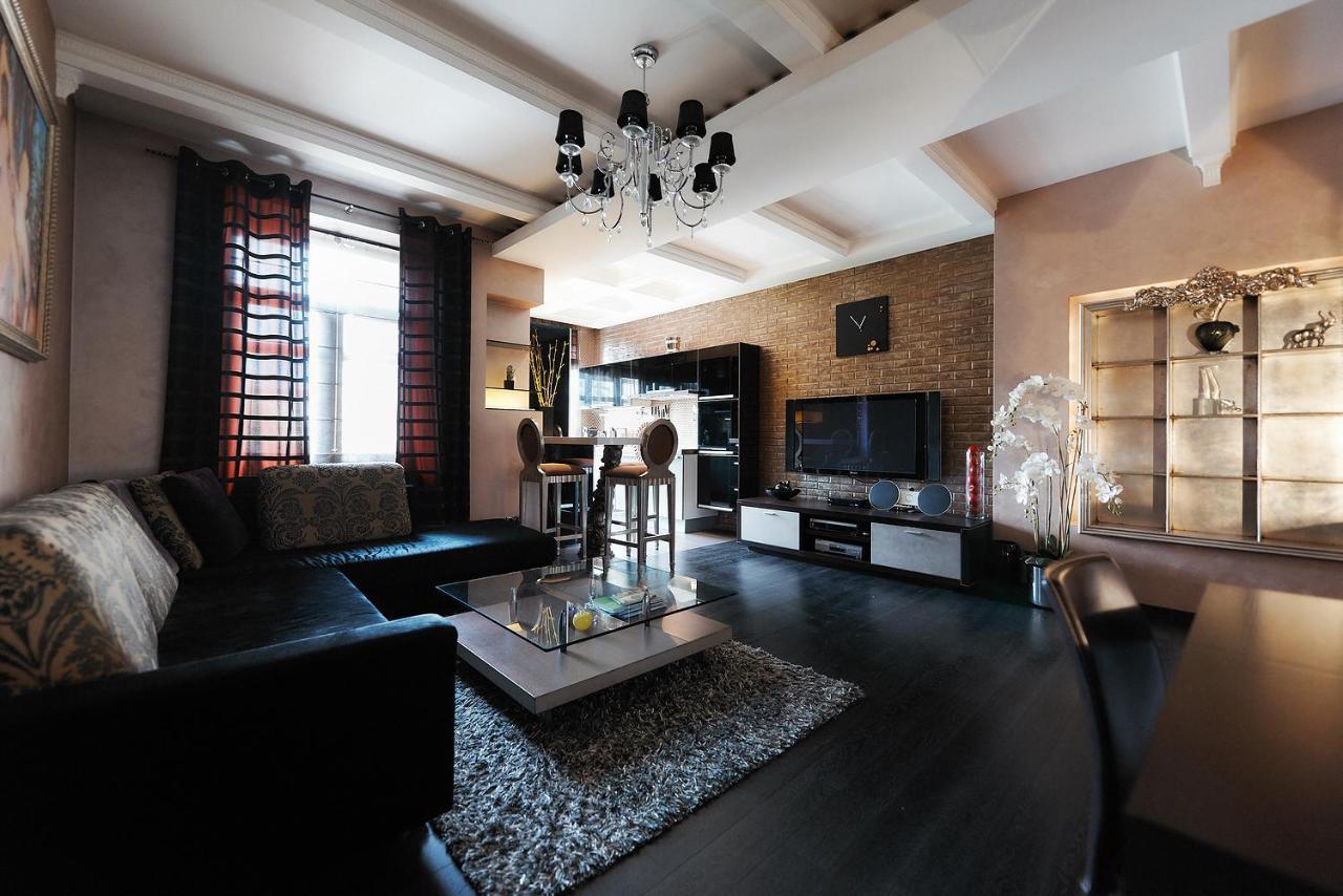 So Fashionable Apartment In The Heart Of Минск Екстериор снимка