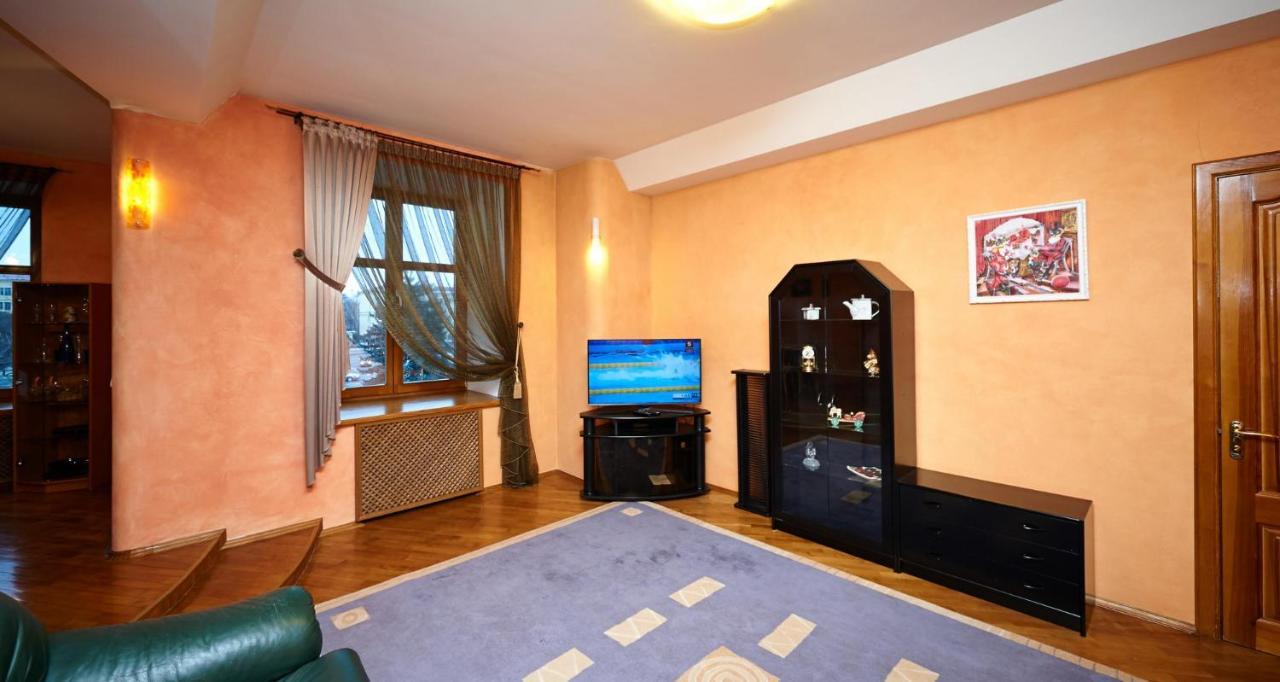 So Fashionable Apartment In The Heart Of Минск Екстериор снимка