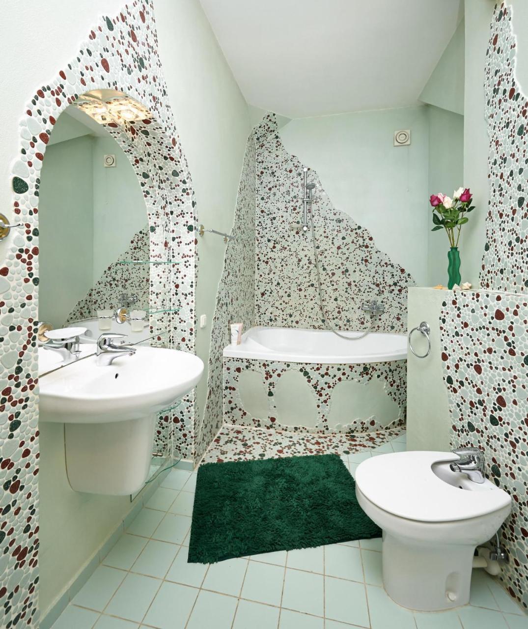 So Fashionable Apartment In The Heart Of Минск Екстериор снимка