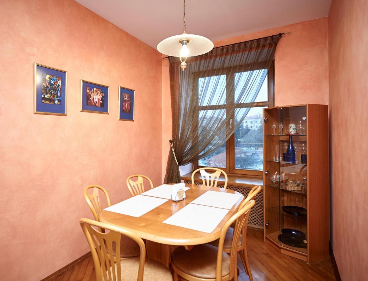 So Fashionable Apartment In The Heart Of Минск Екстериор снимка