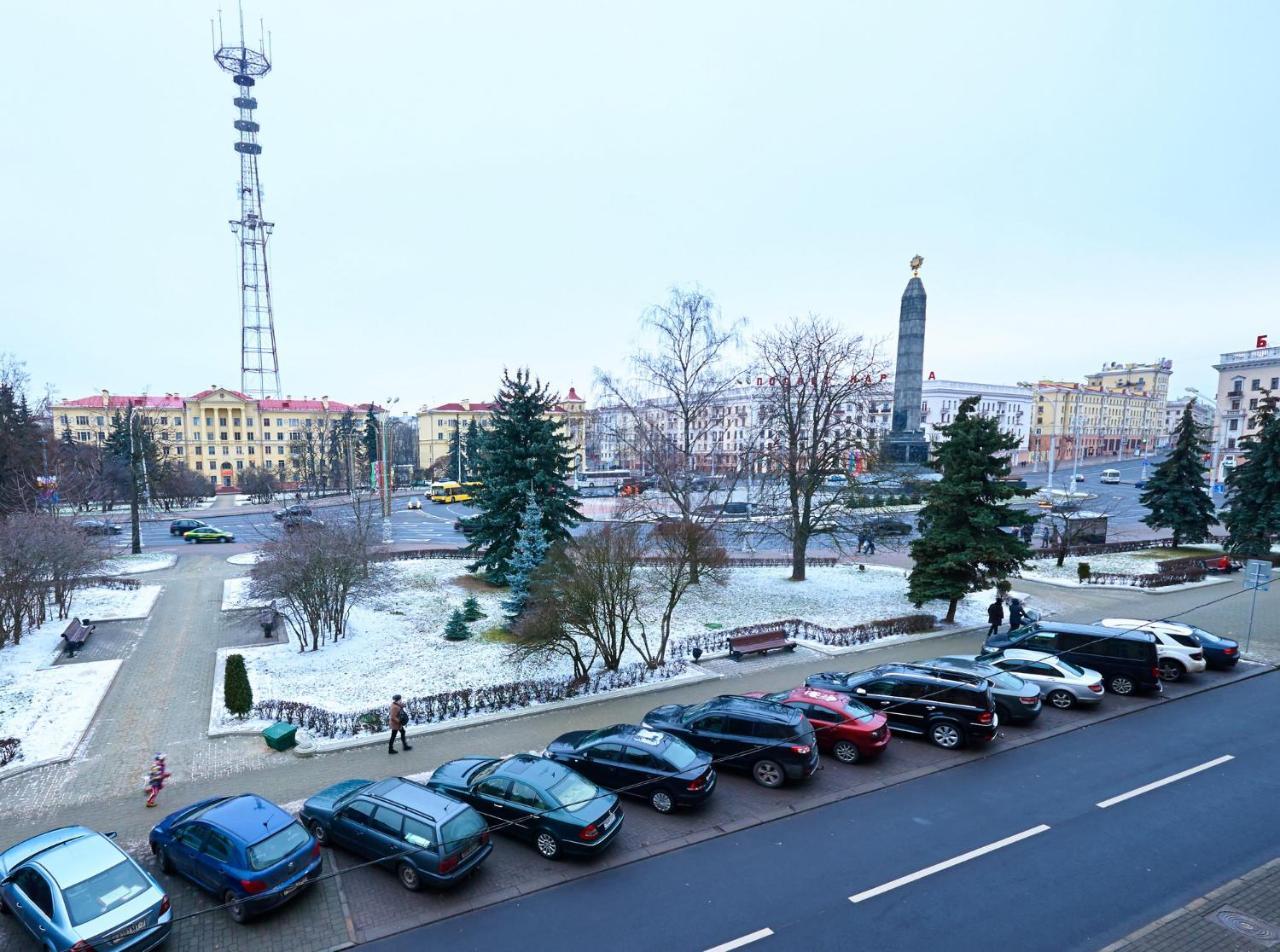 So Fashionable Apartment In The Heart Of Минск Екстериор снимка