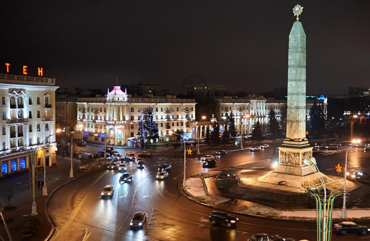 So Fashionable Apartment In The Heart Of Минск Екстериор снимка