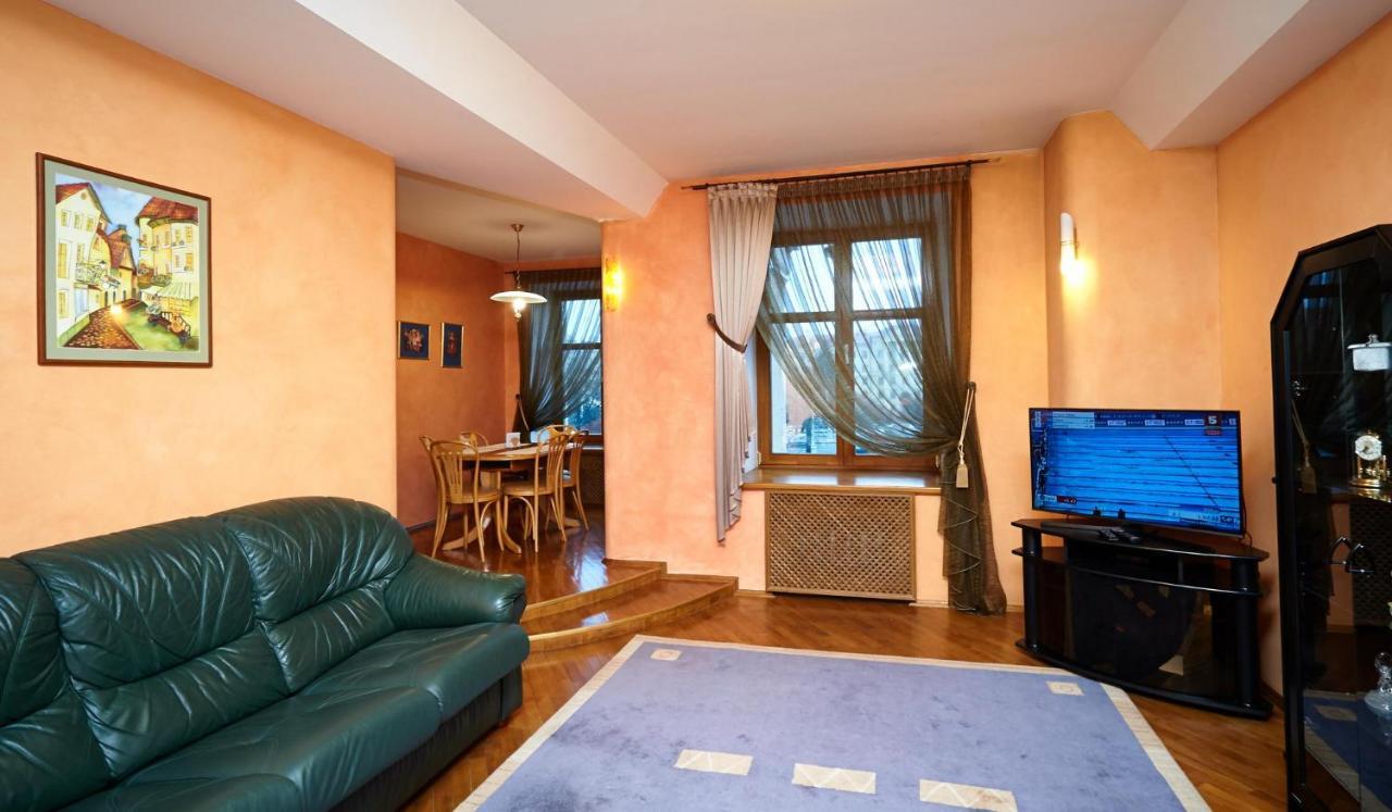 So Fashionable Apartment In The Heart Of Минск Екстериор снимка